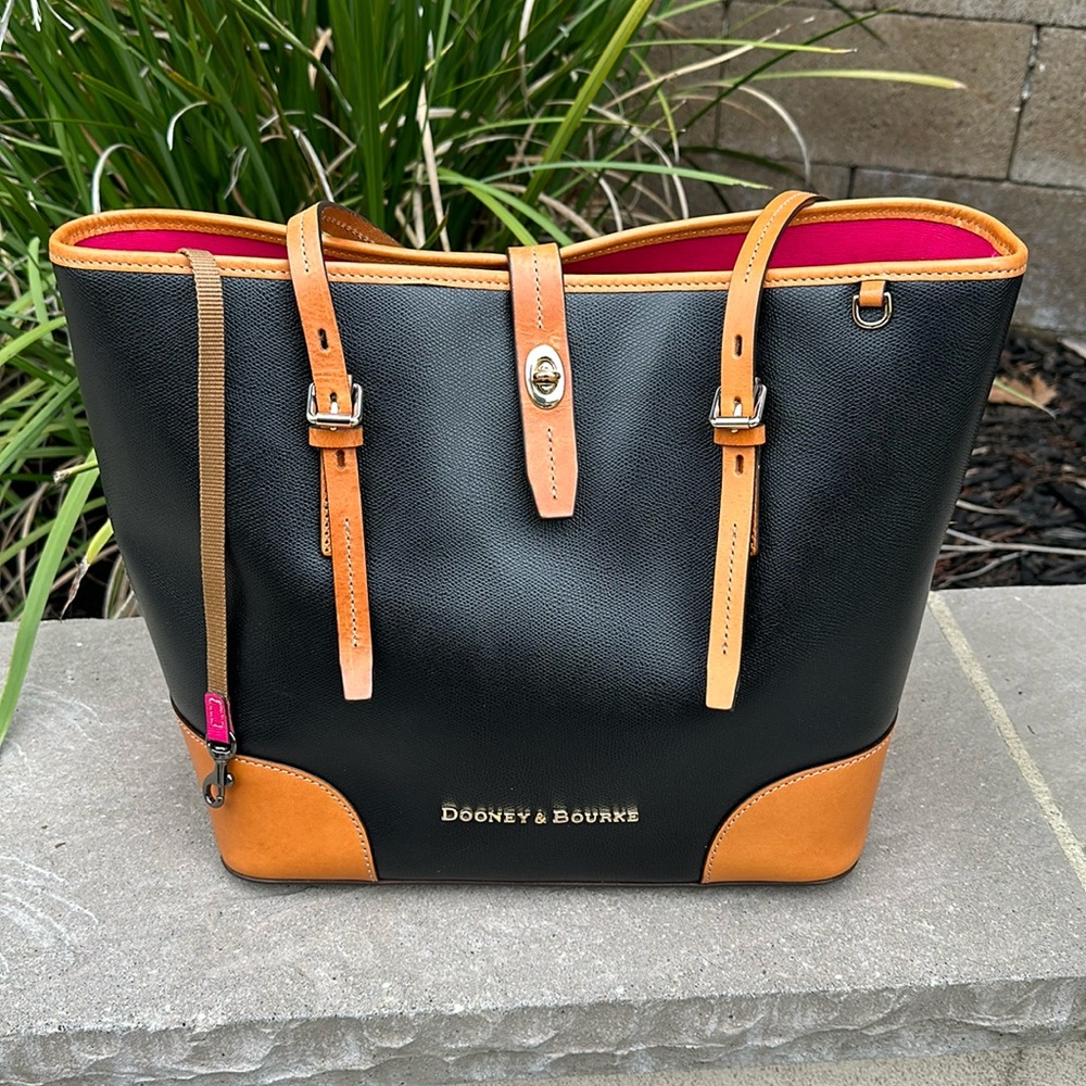 🖤 Dooney & Bourke Shoulder Bag